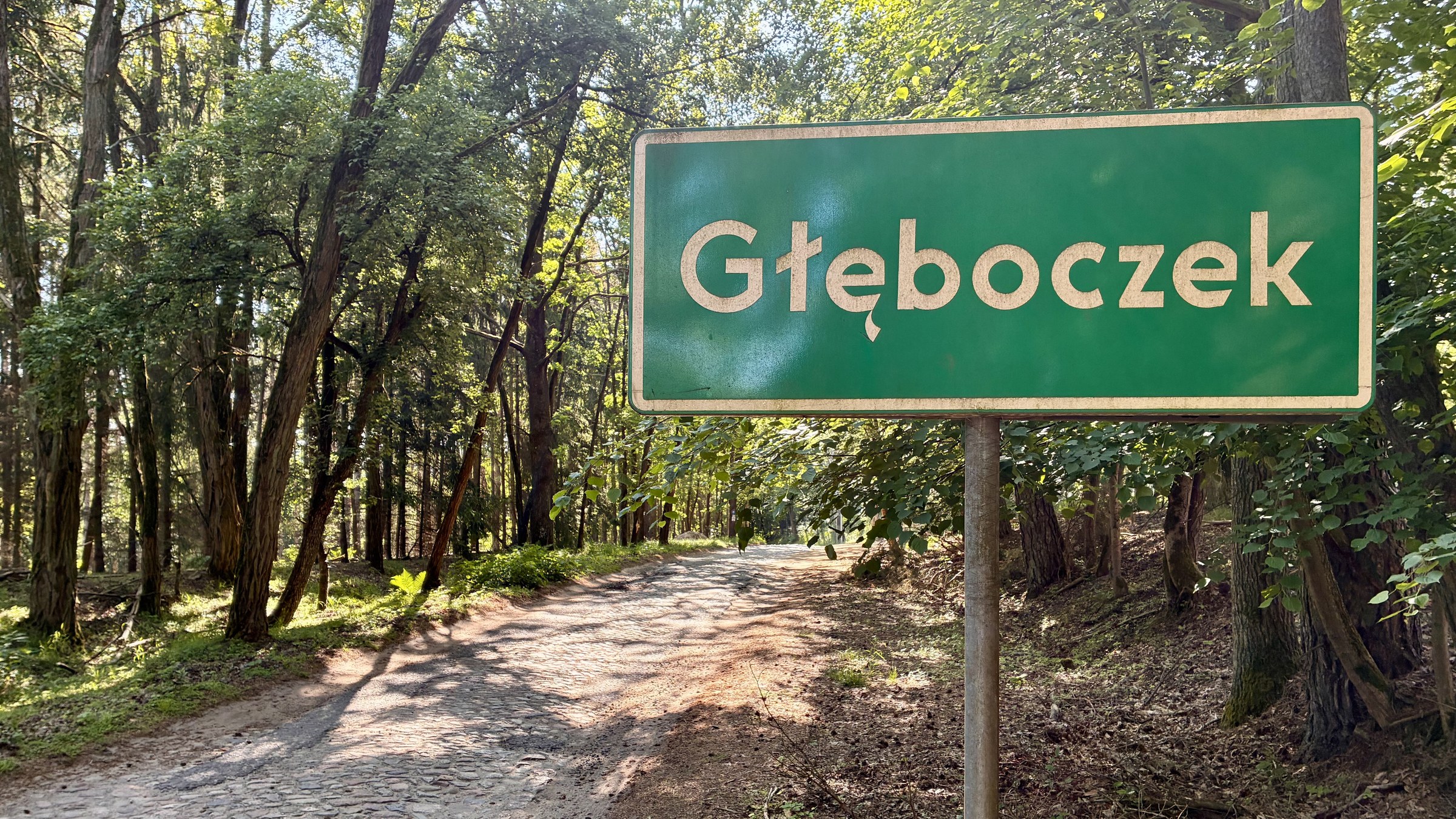 Wjazd do wsi Głęboczek